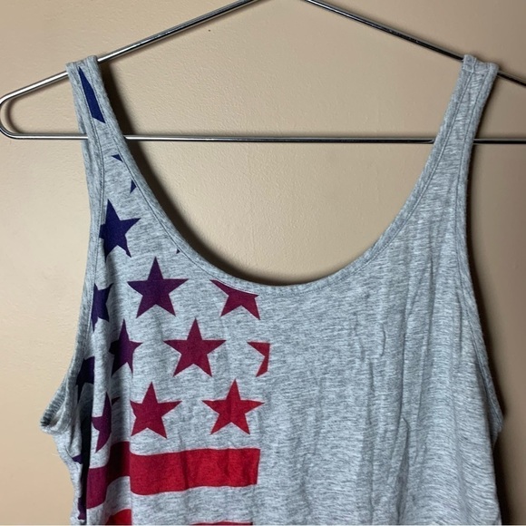 [Under Armour] Gray Scoop Neck Sleeveless  American Flag Graphic Tank Top - Picture 2 of 6